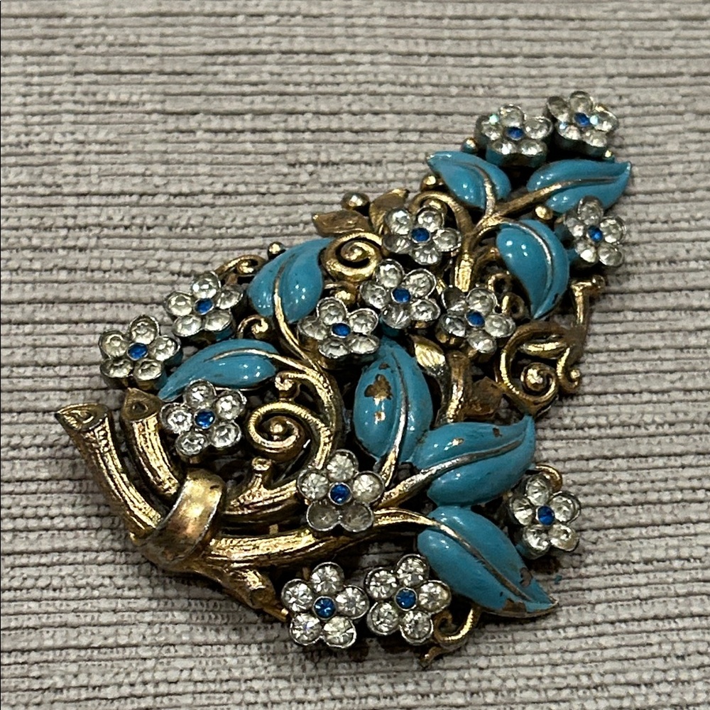 1939 crown Trifari rare clip brooch